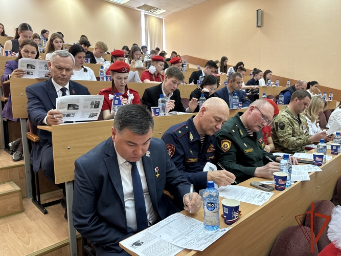 В Новосибирской области военнослужащие и сотрудники Росгвардии приняли участие в патриотической акции «Диктант Победы»