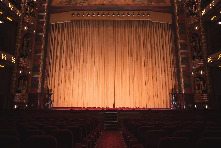 Мюзикл «Летят журавли» из Иркутска признан лучшим спектаклем премии «Музыкальное сердце театра» | ФОТО Liam McGarry on Unsplash