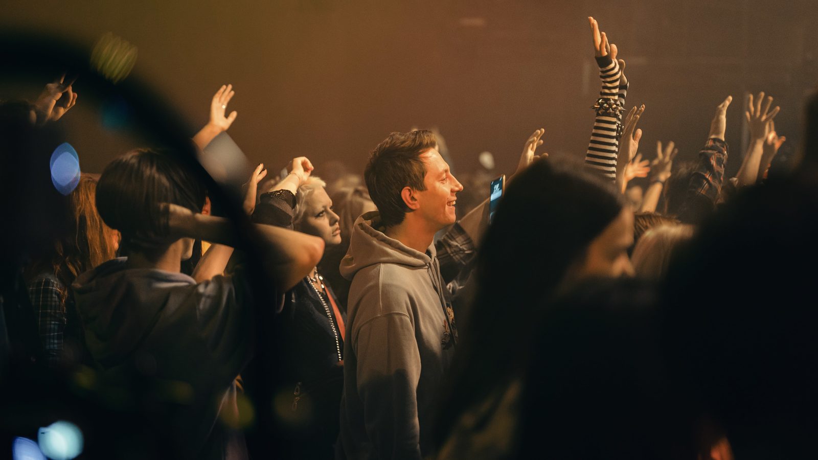 «Дядя Леша», «Она такая классная» и Роман Костомаров: за кого мы болеем на премии ИРИ-2025