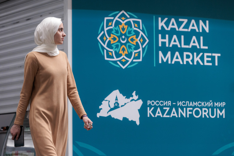 Особое внимание на этом форуме уделено теме халяль. Тут речь идет не только о продовольствии, это и халяль-сервисы, и халяльные маршруты, и медицинский туризм в сфере халяль, и халяльная фармацевтика