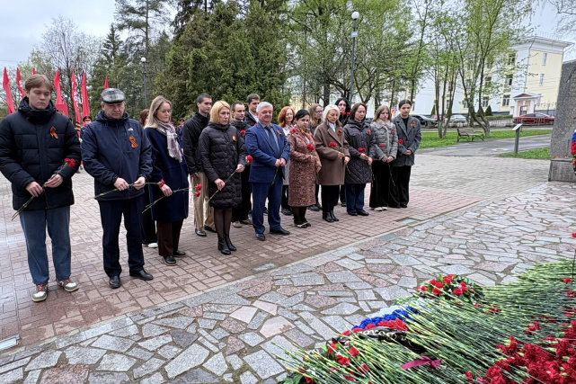 Церемония возложения цветов в преддверии 81-й годовщины Великой Победы (08.05.2026) Фото 2