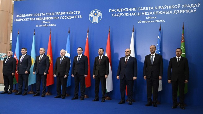 Михаил Мишустин на церемонии фотографирования глав делегаций государств - участников Содружества Независимых Государств (СНГ)