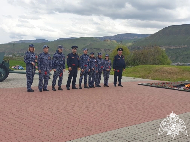 В Карачаево - Черкесии сотрудники Росгвардии провели автопробег, приуроченный ко Дню Победы