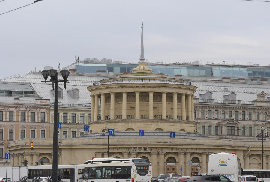 Улыбнитесь, с вас снимают плату. В петербургском метро тестируют новую систему оплаты проезда | ФОТО Сергея ГРИЦКОВА