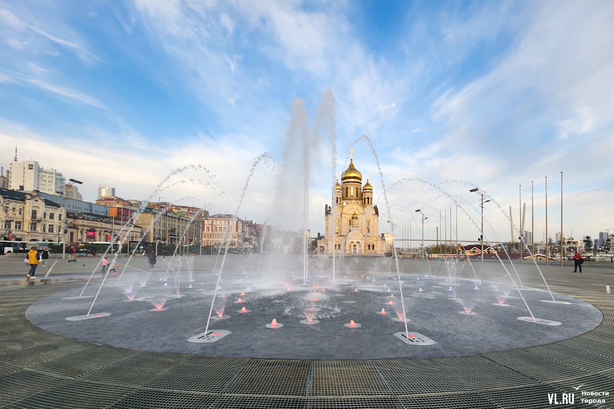 Владивосток храм на центральной площади