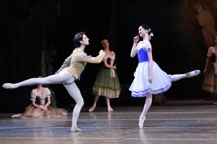 Олеся Новикова в партии «Жизели» в спектакле Мариинского театра