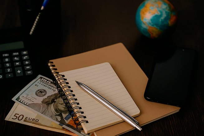 Как переводить деньги из-за границы в Россию в 2025 году: все способы с плюсами и минусами