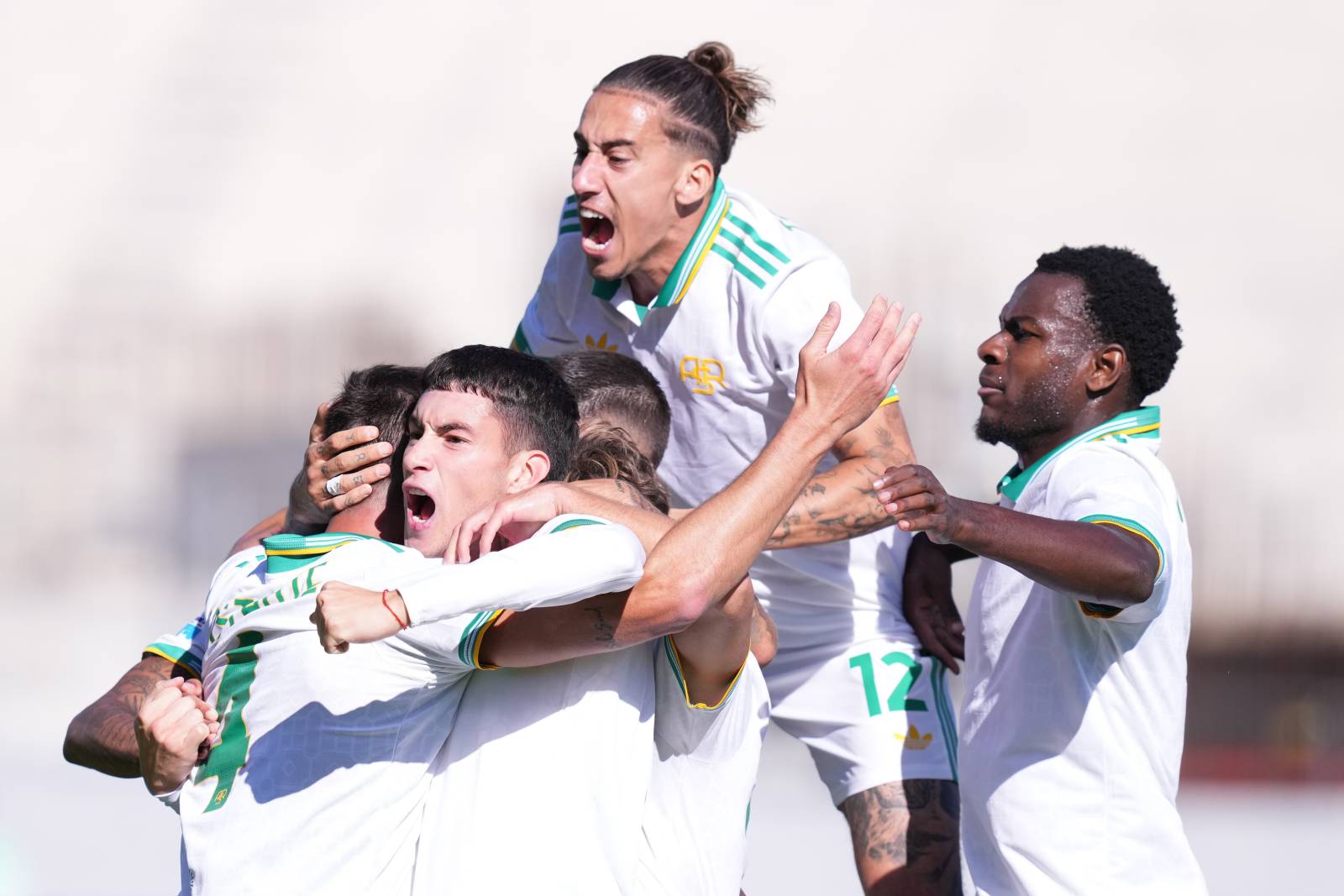 «Рома» на своём поле обыграла «Удинезе» и вышла в лидеры Серии А