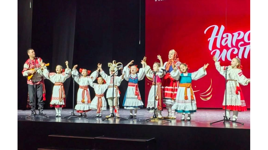 Брянская «Семеюшка» триумфально выступила на Международном фестивале в Сочи