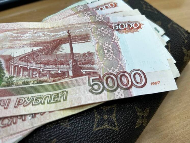 В Алтайском крае судебный пристав попалась на вымогательстве премий у подчиненных