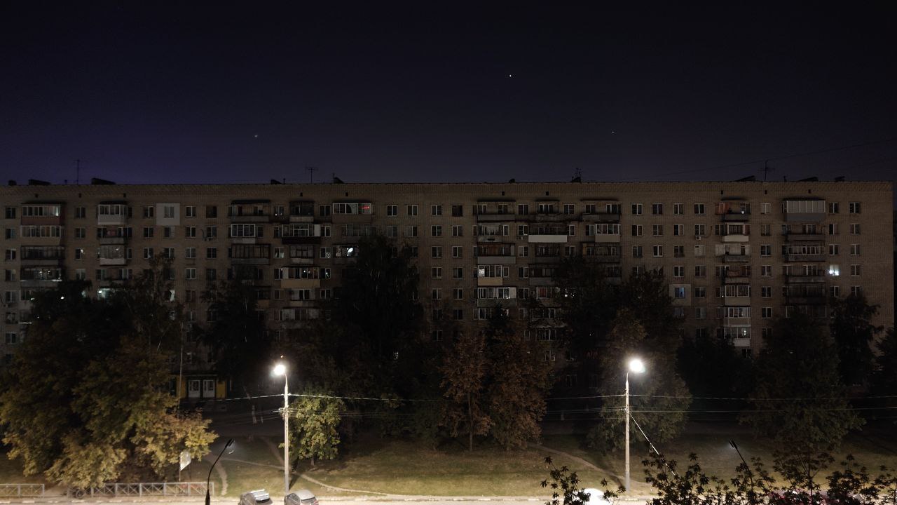 Вечер 25 3 24. Август вечер. Августовский вечер. Дом без света. Москва без электричества 2005.