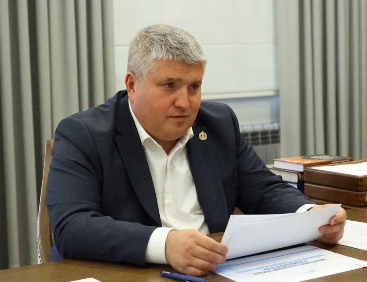 Прямой эфир с участием Александра Дронова стартует в 19:00.