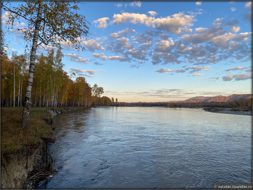 «Осенние краски Уймонской долины». Прощальный день: на гору Маяк с закрытыми глазами, посиделки на берегу Катуни и у костра в ночи 