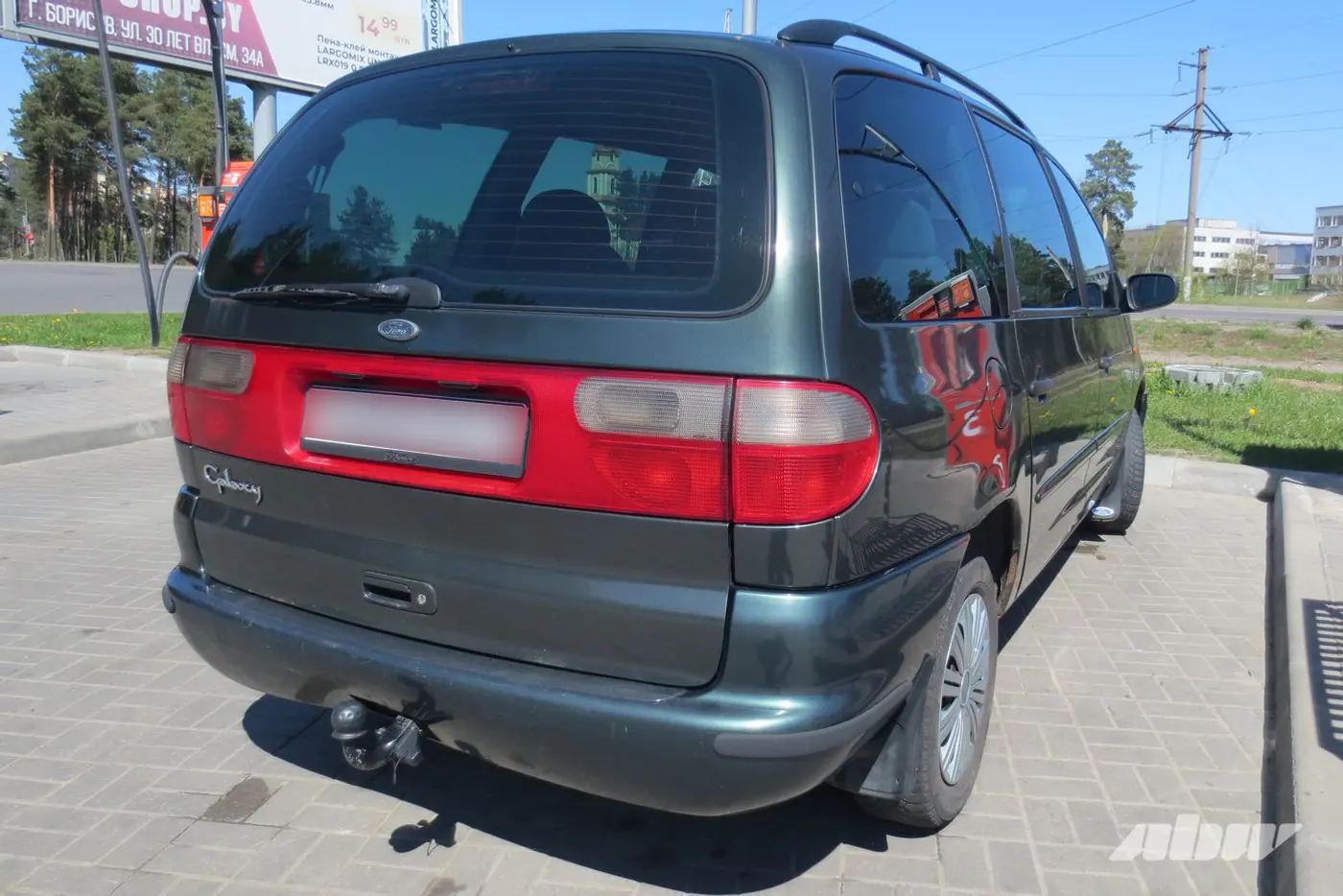 Ford_Galaxy_сзади_справа