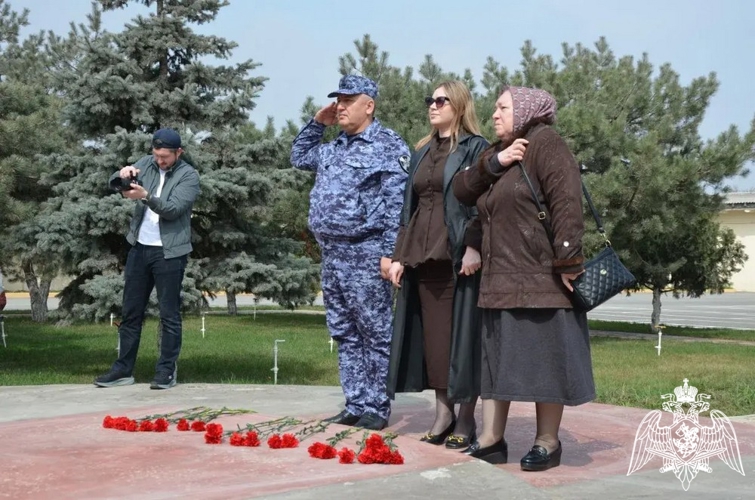 В специальном моторизованном полку махачкалинского соединения прошло торжественное мероприятие, приуроченное к юбилею ведомства