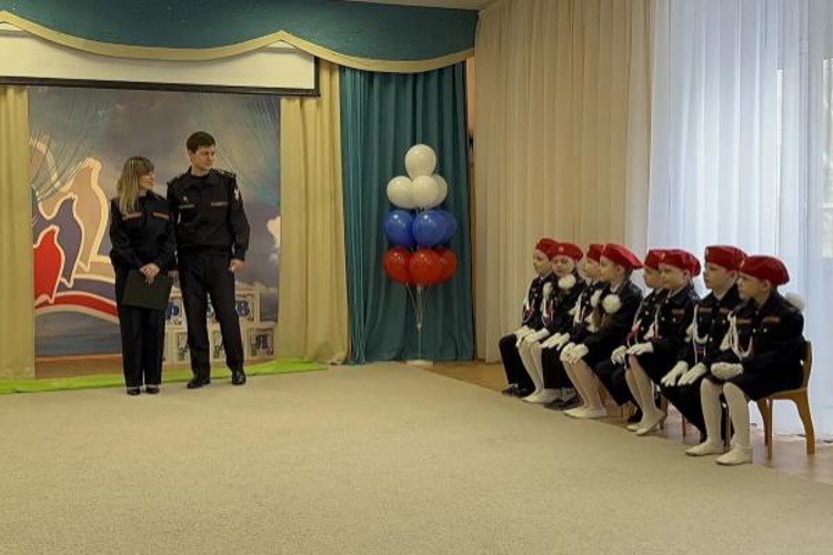 В преддверии 10-летия ведомства росгвардейцы в Мордовии провели патриотический урок для самых юных кадет