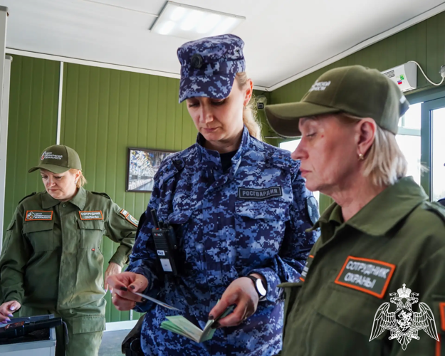 Росгвардейцы обеспечили правопорядок при проведении Божественной литургии в Подмосковье (видео)