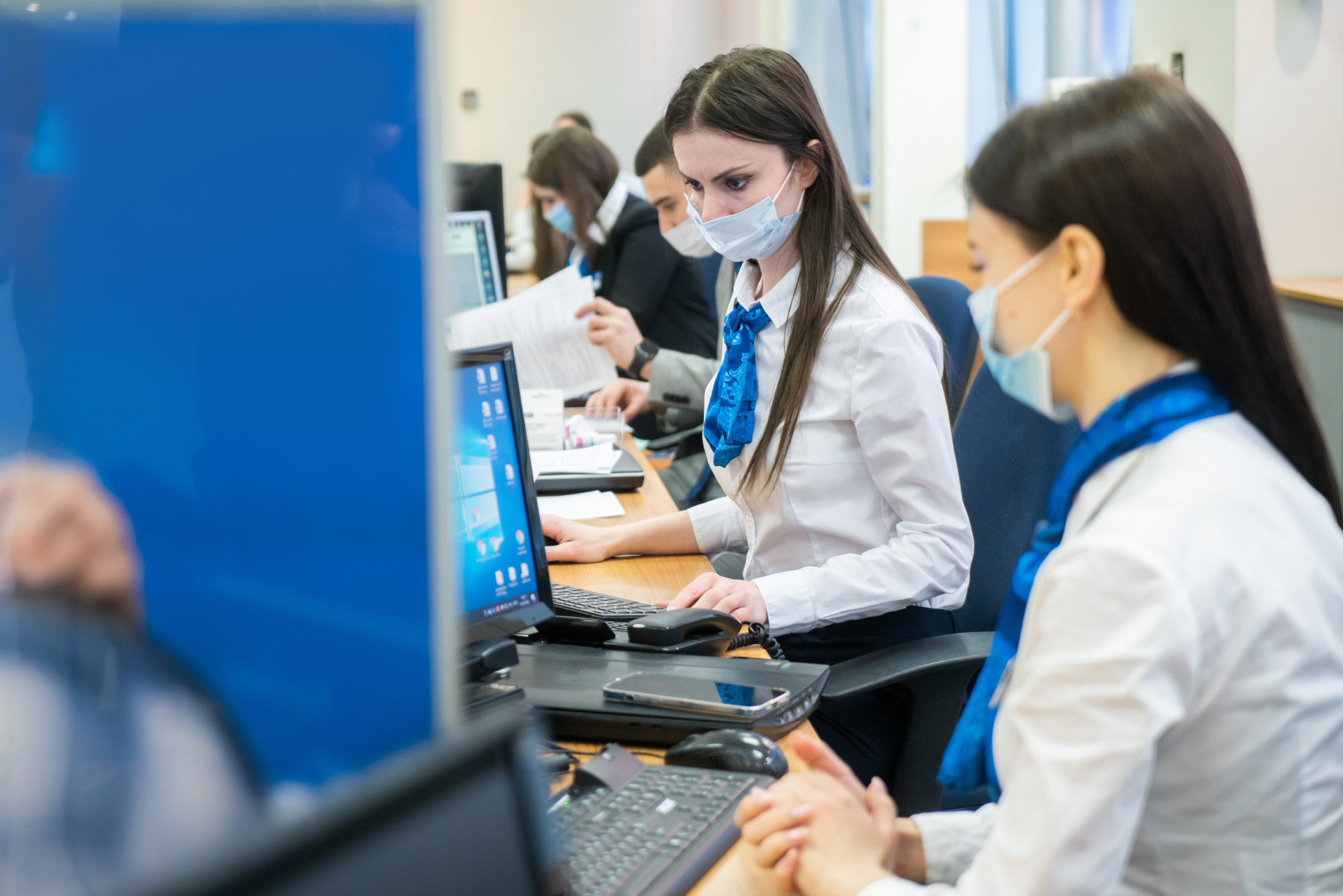 Банковский работник. Сотрудник банка. Банковский сотрудник. Банковский сотрудник. Сотрудница банка.