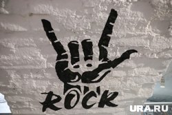 Композиция «Rock Around the Clock» внесена в книгу рекордов Гиннеса как самая продаваемая в стиле рок
