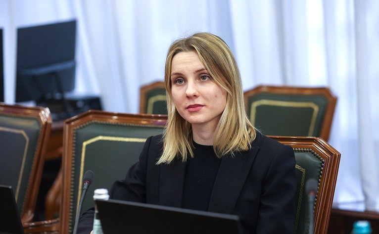 Первый заместитель Председателя Совета Федерации Андрей Яцкин и заместитель Председателя Национального собрания Социалистической Республики Вьетнам Нгуен Кхак Динь провели совместное заседание групп по межпарламентскому сотрудничеству в онлайн-формате