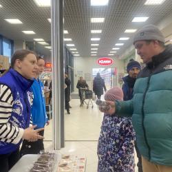 Шесть тысяч кусочков хлеба весом 125 граммов раздали жителям города #3