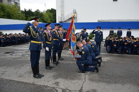 Начальник Главного оперативного управления ФСИН России генерал-лейтенант внутренней службы Николай Васильев принял участие в торжественной церемонии выпуска молодых специалистов Владимирского юридического института ФСИН России 