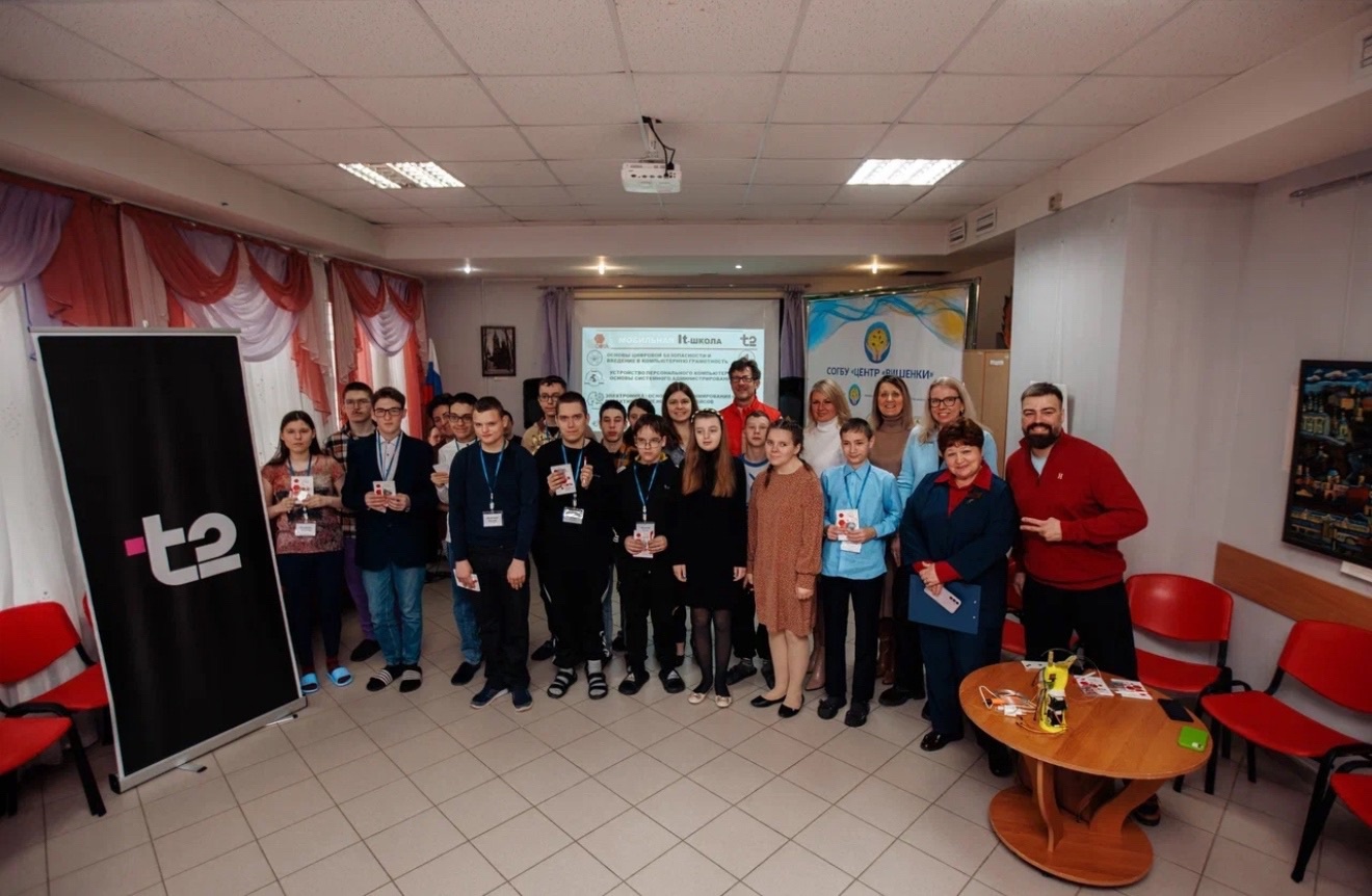 Исполнение мечты смоленских подростков: стартовал новый этап «Мобильной IT-школы» от T2