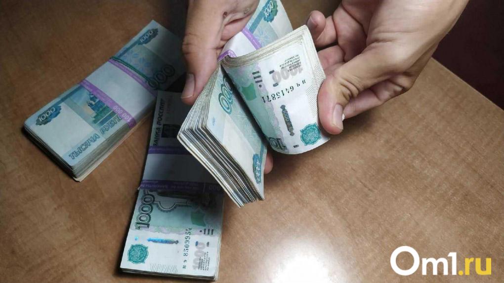 Пришлось платить компенсацию: житель Омской области лишился денег и работы из-за вредной привычки