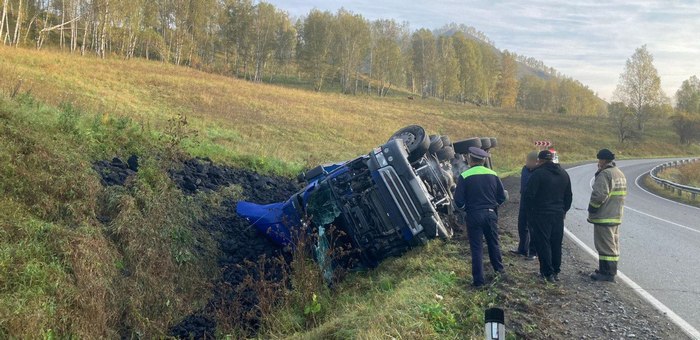 В Шебалинском районе перевернулся самосвал, водитель госпитализирован