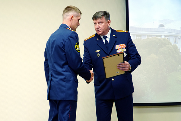  С юбилейной датой сотрудников подразделений охраны поздравили начальник УФСИН России по Алтайскому краю Сергей Герасимов, заместитель Губернатора Алтайского края Валерий Усачёв, заместитель председателя АКЗС Денис Голобородько, заместитель Председателя комитета – начальник отдела общественной безопасности комитета общественных связей и безопасности администрации города Барнаула Максим Белоцерковец.