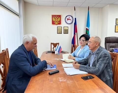 Александр Точенов обсудил подготовку к выборам главы государства с председателем Общественной палаты и Уполномоченным по правам человека в Якутии