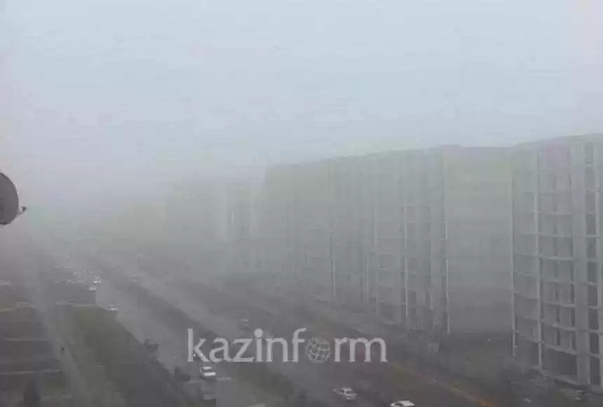 Штормовое предупреждение объявили в Астане и семи регионах Казахстана