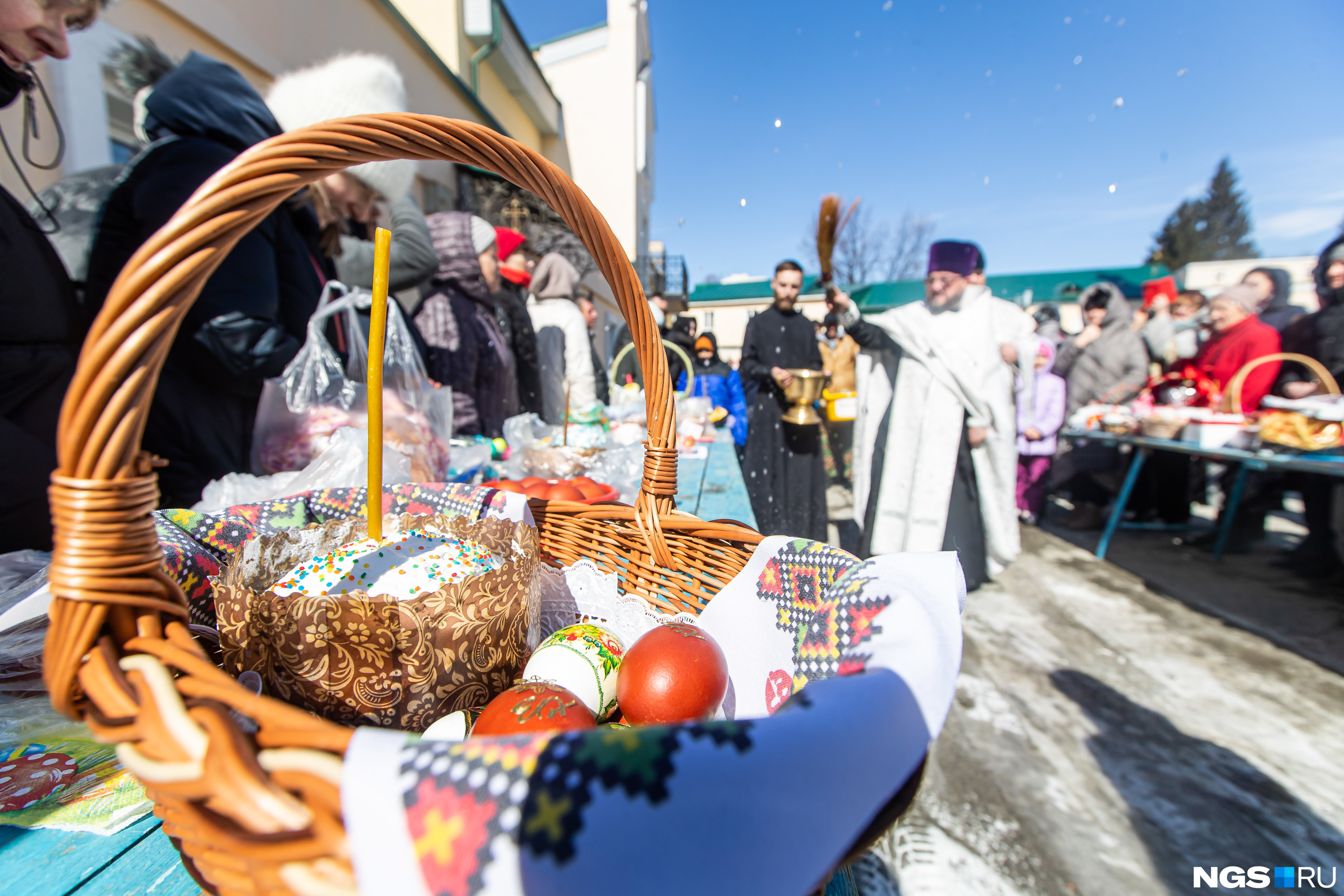 Уборка храма на Пасху