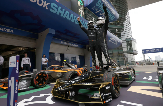 Макс Гюнтер и Жан-Эрик Вернь после победного дубля в Шанхае, фото пресс-службы Формулы E