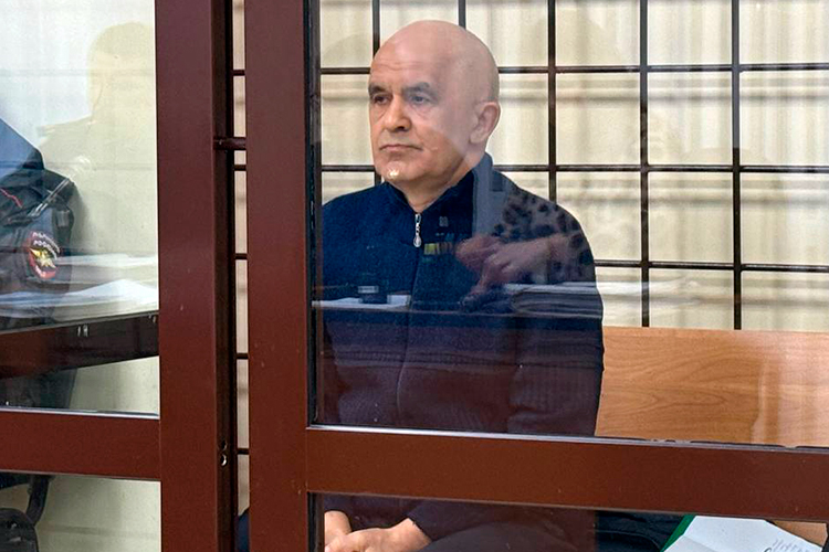 В Мензелинском районном суде сегодня утром закончили читать обвинение по уголовному делу в отношении Энгеля Фаттахова