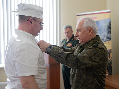 В Ростовском госпитале наградили военнослужащих, медицинский персонал и волонтеров , фото 4