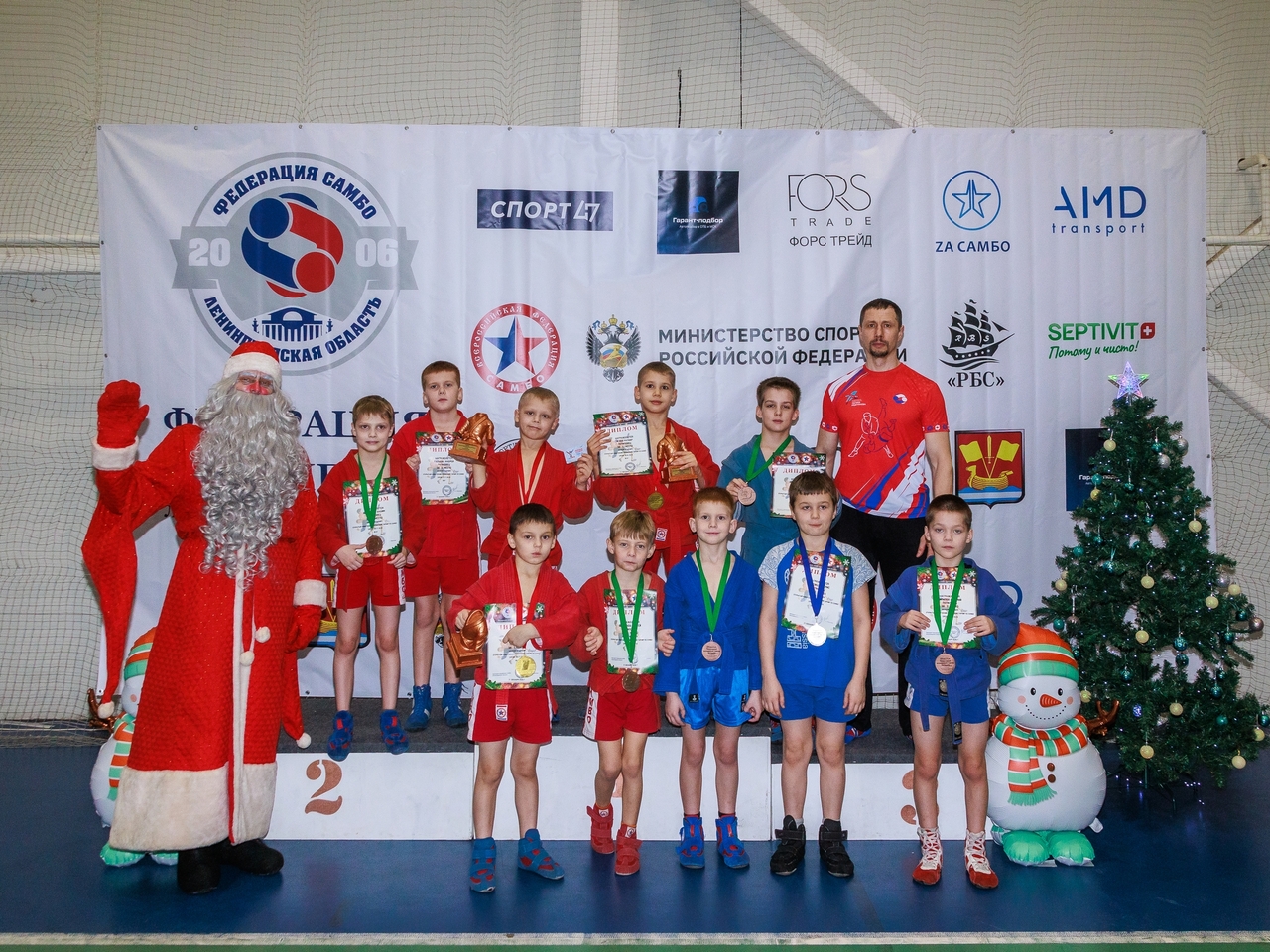 Юные самбисты Кировского района блестяще завершили год новогодним турниром 