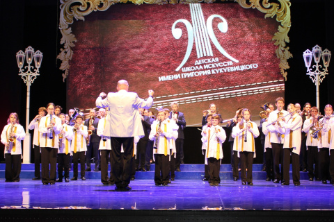 Галина Резяпова: полвека назад на фоне брезентовых спецовок нефтяников дети с нотными папочками казались нездешними