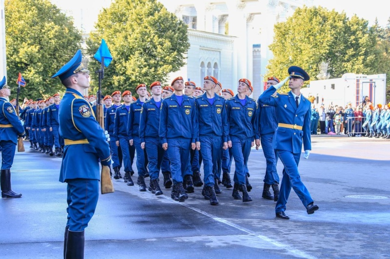 Министр МЧС России поздравил первокурсников Академии ГПС МЧС России с принятием присяги