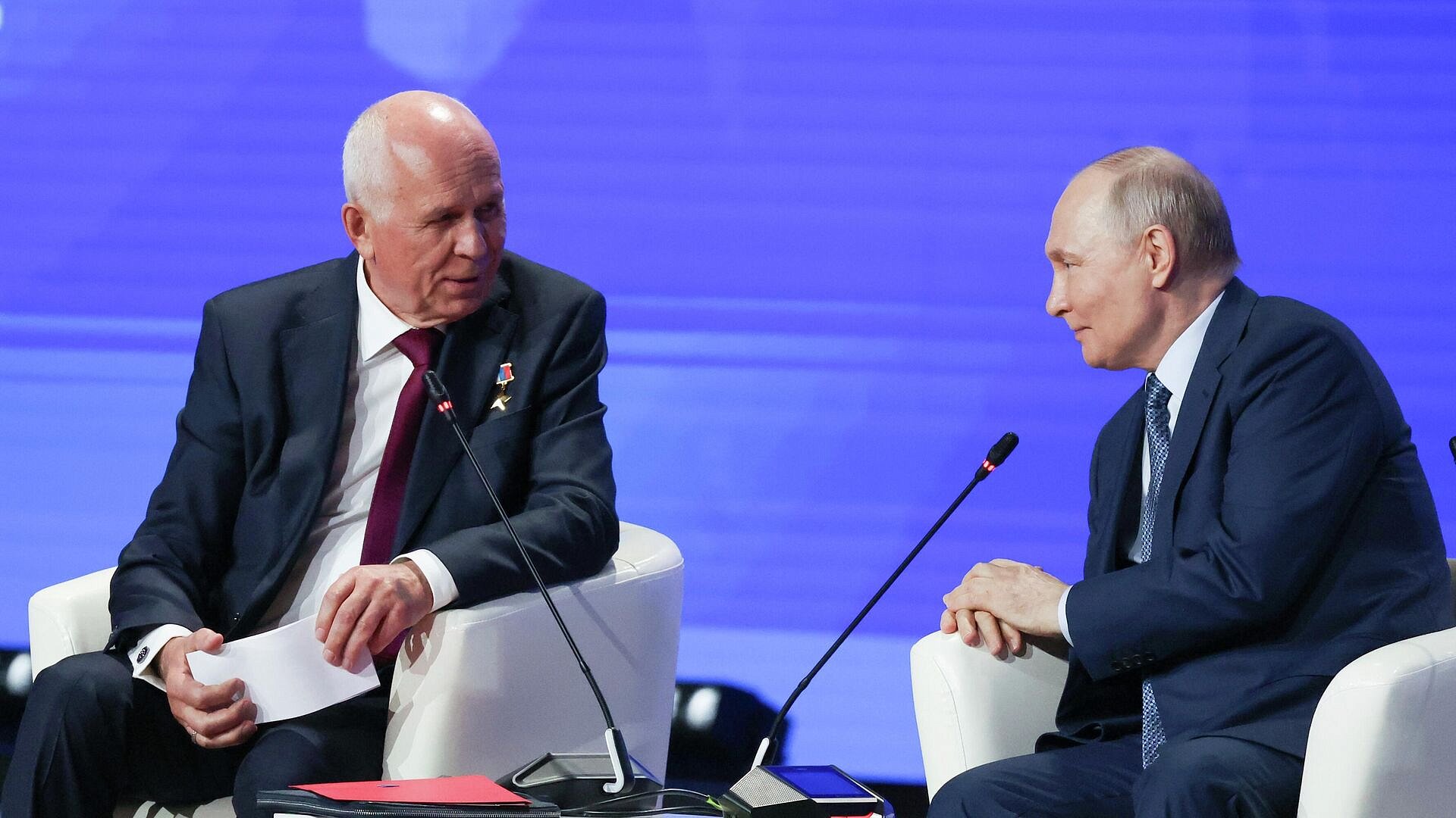Чемезов в кругу машиностроителей предложил тост за Путина