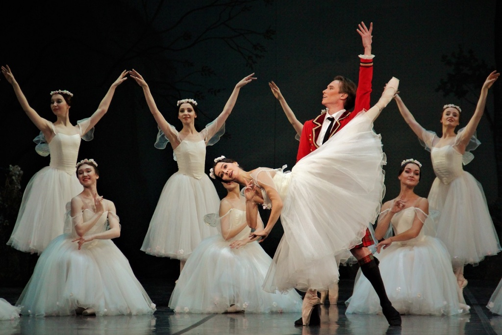 астрахань балет. астраханский театр оперы и балета. афиша в астраханский опера болеть 2023. сильфида балет большой театр. астрахань балет.