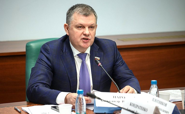 Александр Наролин