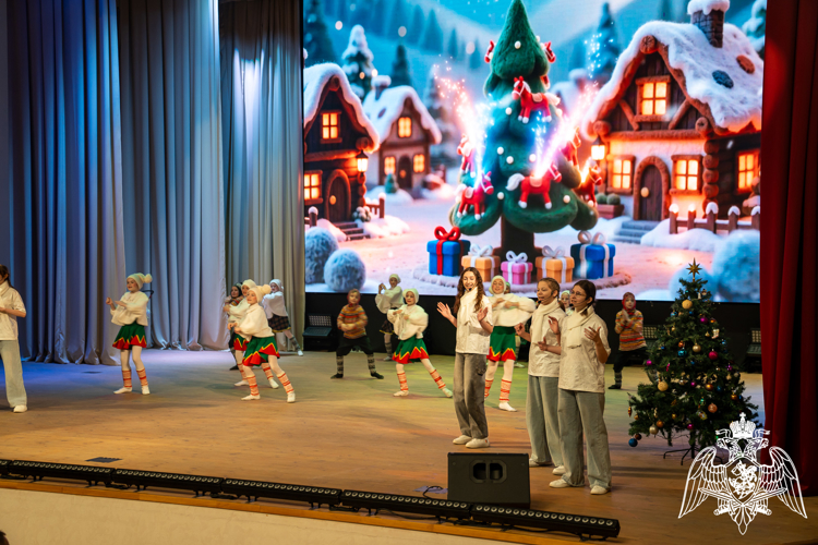 В Краснодаре дети росгвардейцев отправились в «Новогоднее путешествие»