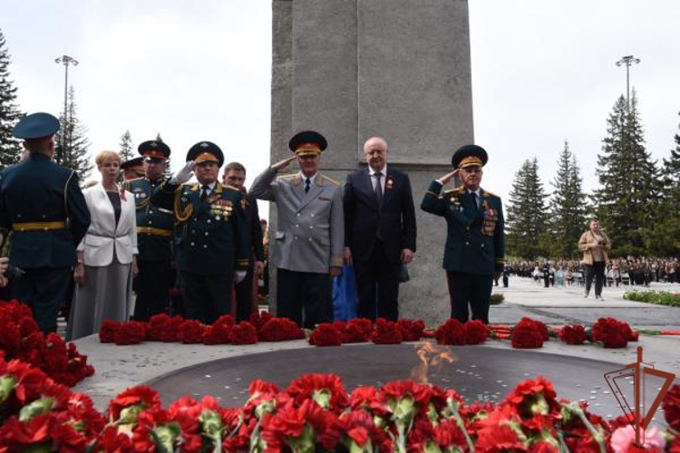 В регионах Сибири росгвардейцы почтили память героев Великой Отечественной войны