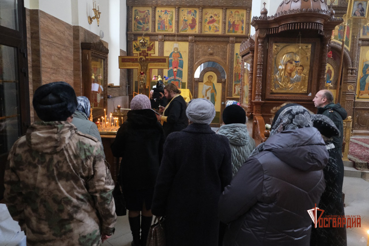 Семьи погибших на службе сотрудников и военнослужащих побывали в Свято-Успенском монастыре