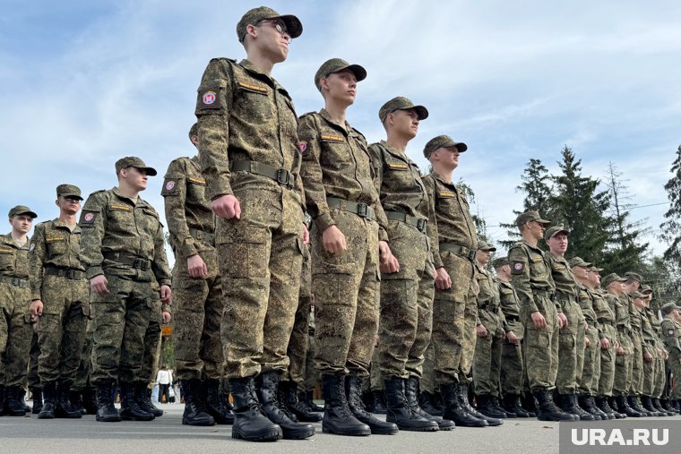 У военного учебного центра КГУ появились первые выпускники