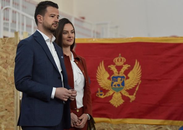 Яков Милатович и его супруга Милена во время голосования на президентских выборах