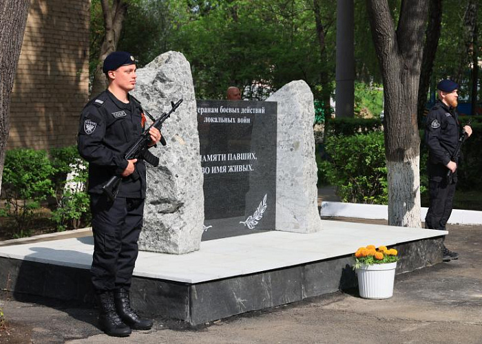 Памятник ветеранам боевых действий открыли в трамвайном депо Челябинска