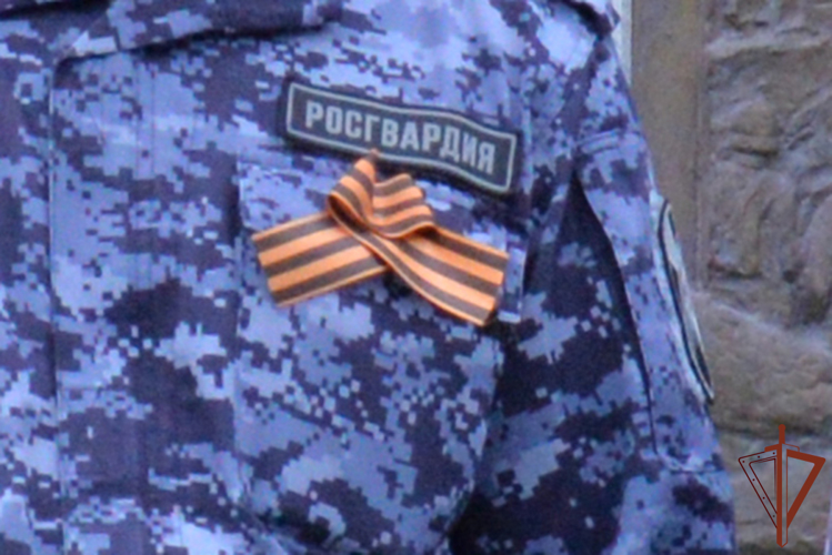 Ко всероссийской патриотической акции «Георгиевская лента» присоединились росгвардейцы на Урале (видео)