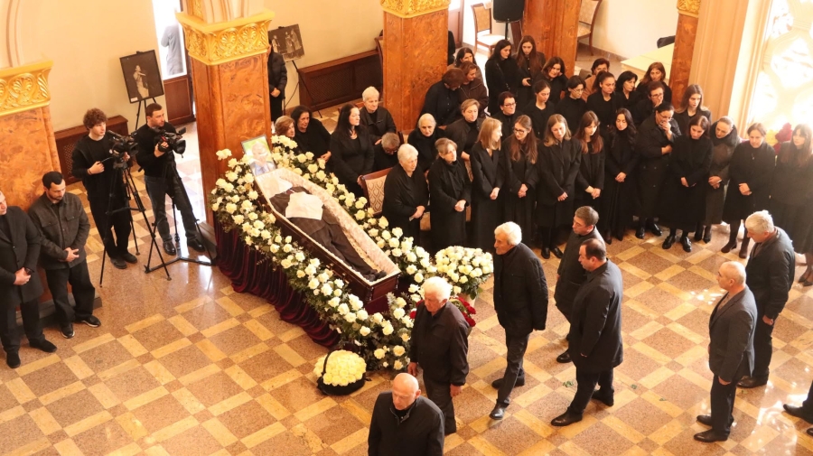 Даур Кове почтил память общественного и государственного деятеля, кавалера ордена «Ахьдз-Апша» II степени, поэта Владимира Зантария